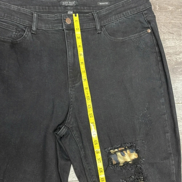 NWOT Judy Blue Leopard Patch Mid Rise Skinny Black Denim Jeans 22W - Picture 9 of 16